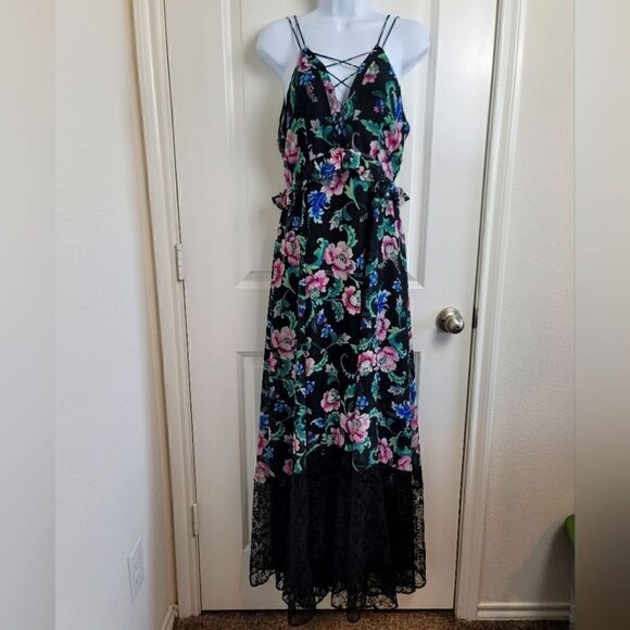 NWT- EXPRESS Floral Lace Dress - Picture 1 of 15
